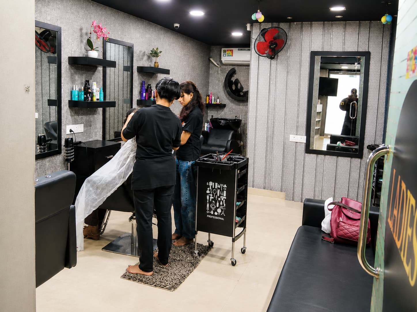 FLORA salon interior